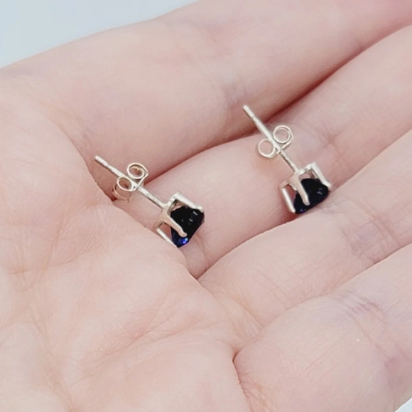 New Dark Blue Heart Shape CZ Earrings - Picture 6 of 6